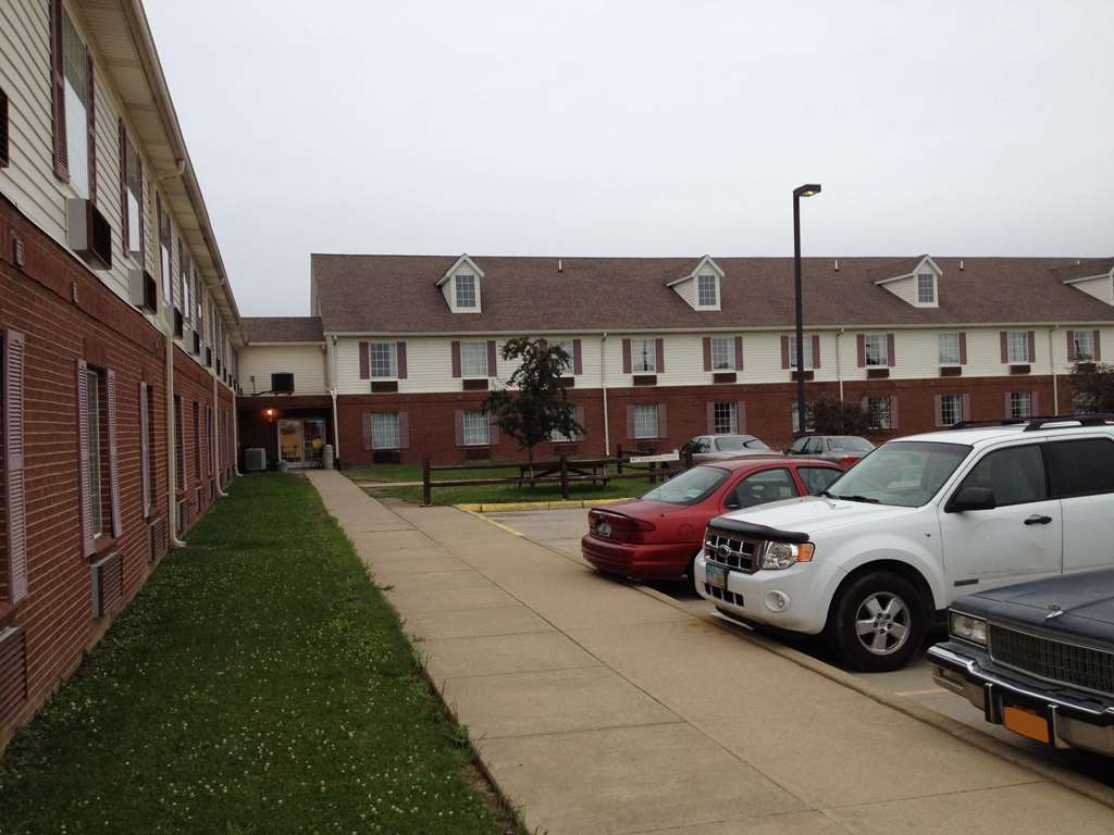 Country Hearth Inn & Suites Willard Exterior foto